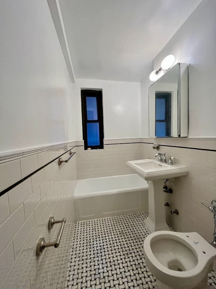 E 56th St #1L - Photo 7 of 8