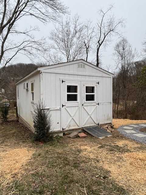 6 Red Oak Dr #1 - Photo 2 of 11