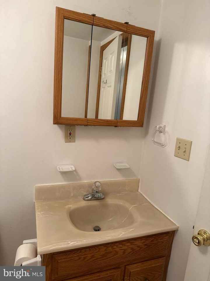 8 Westchester Court - Photo 2 of 14