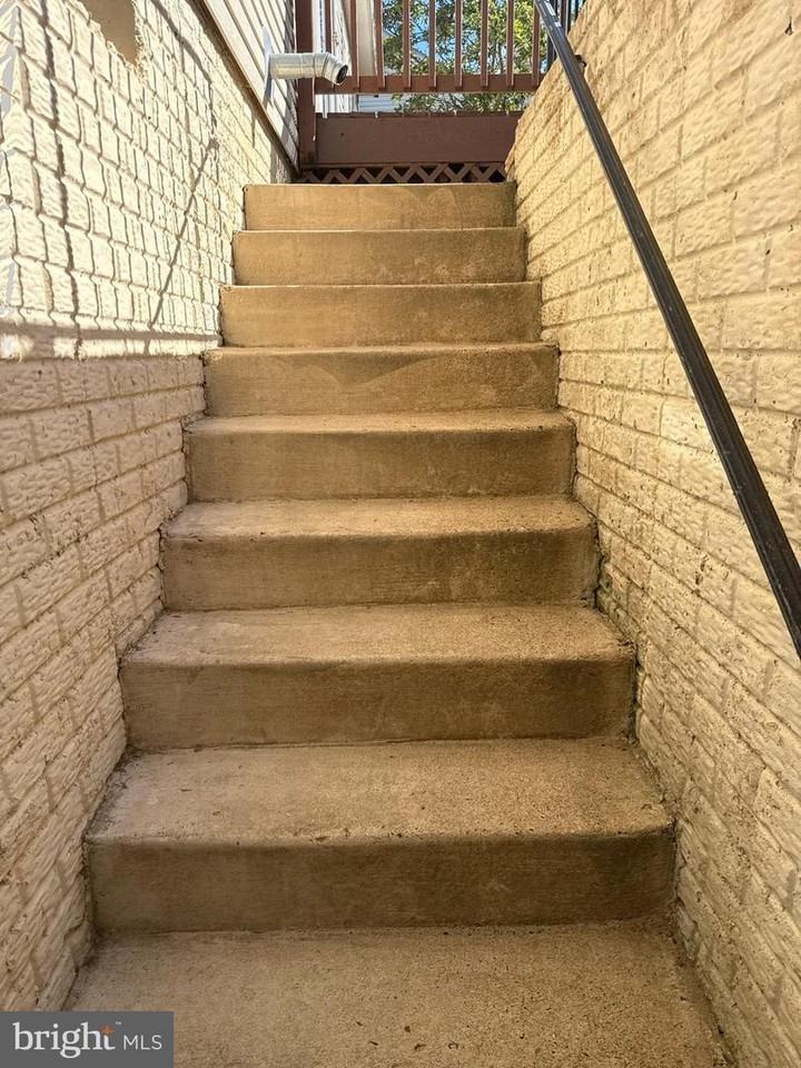 8 Westchester Court - Photo 4 of 14