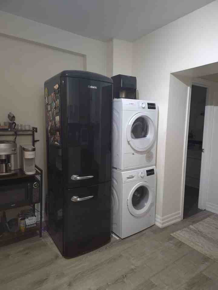 1495 Dupont Street - Photo 5 of 9