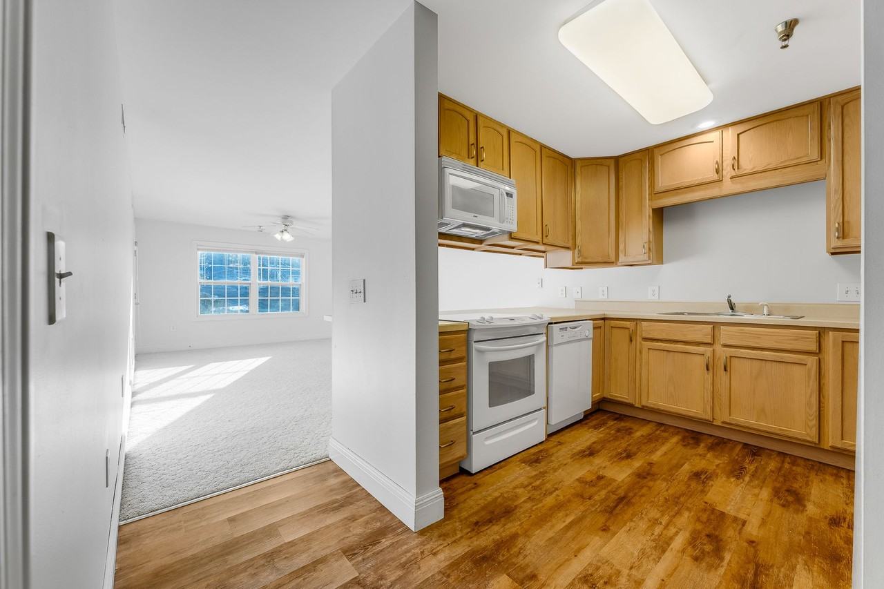 West Park Condos - Photo 6 of 34