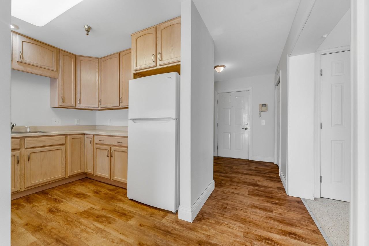 West Park Condos - Photo 5 of 34