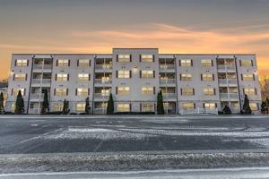 featured image of 999 W Run Rd