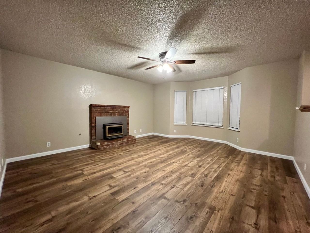 1688 University Ave - Photo 2 of 28