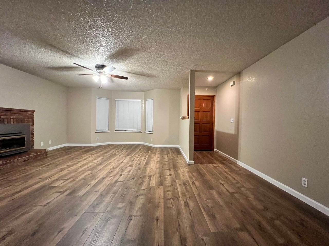 1688 University Ave - Photo 3 of 28