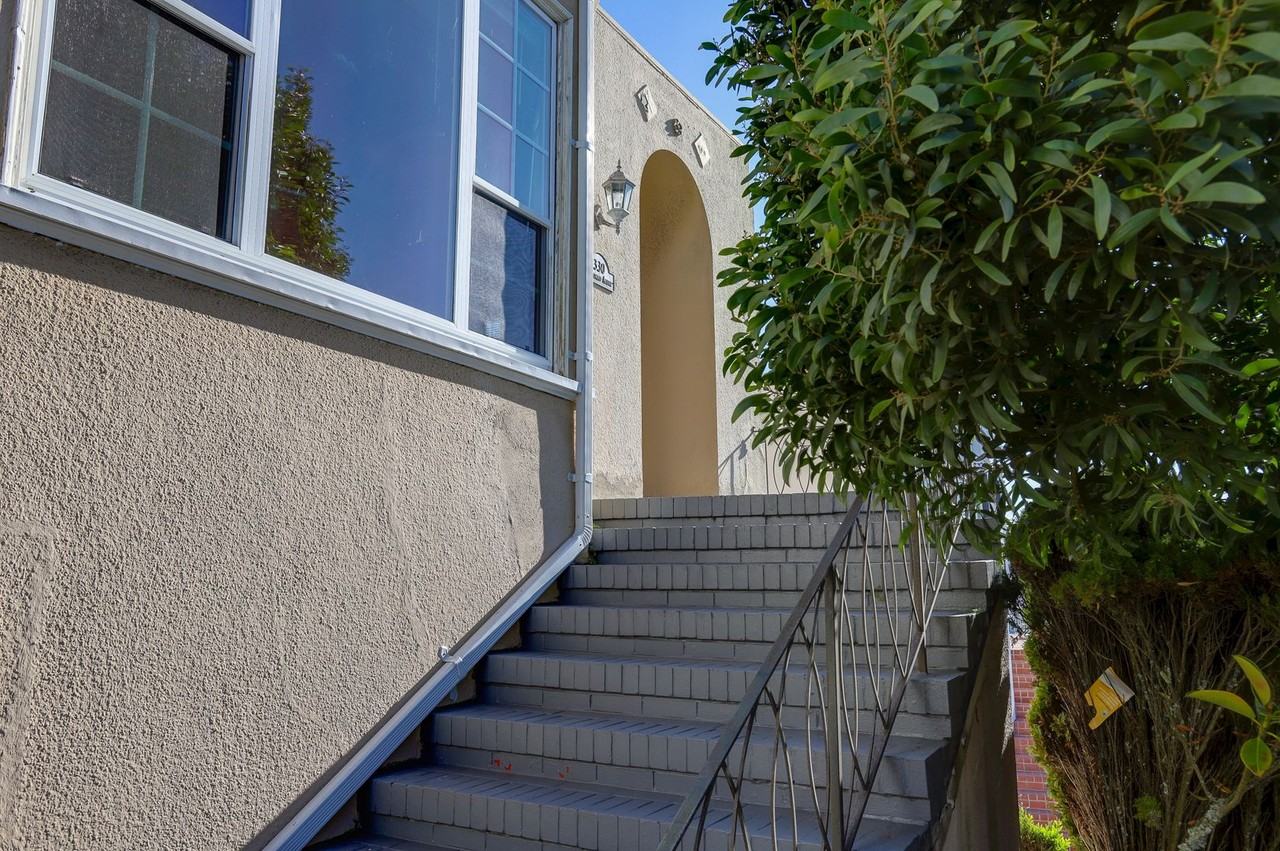 330 Hazelwood Ave - Photo 3 of 33