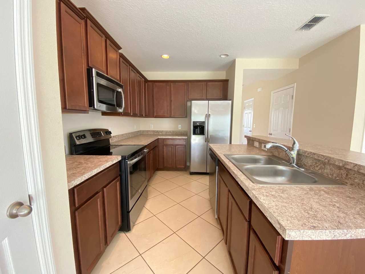 3528 Saxony Ln - Photo 7 of 32