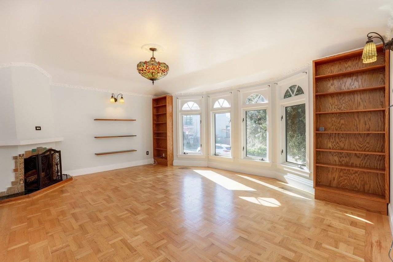 214 Cotter St - Photo 3 of 30