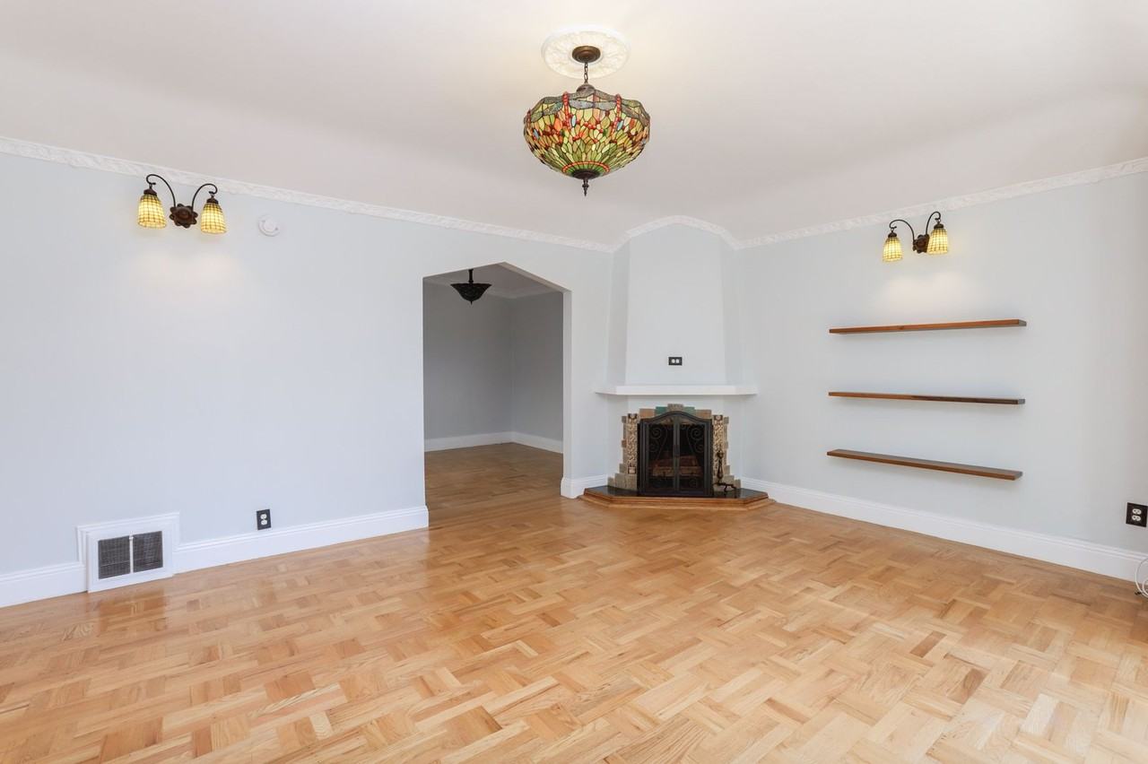 214 Cotter St - Photo 5 of 30