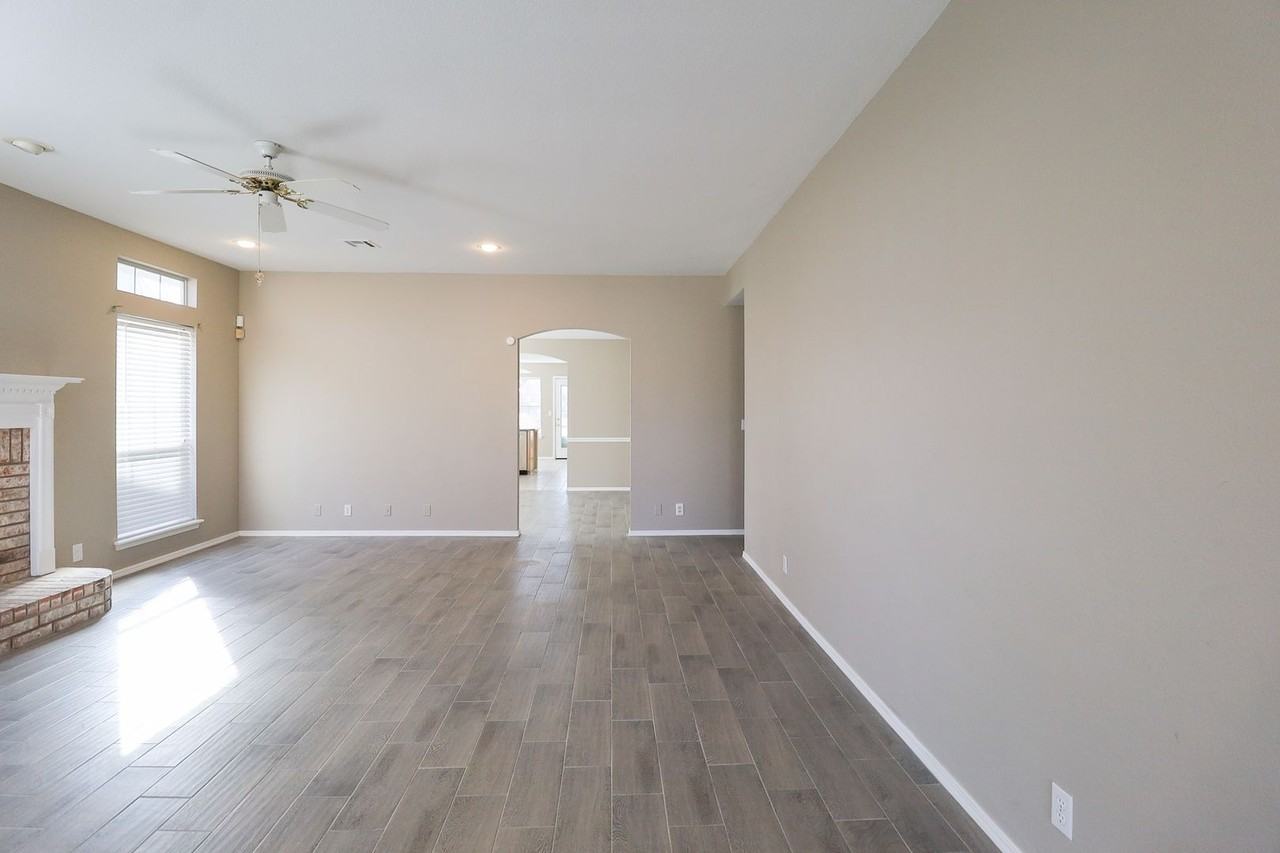 9040 E 76th St - Photo 3 of 35