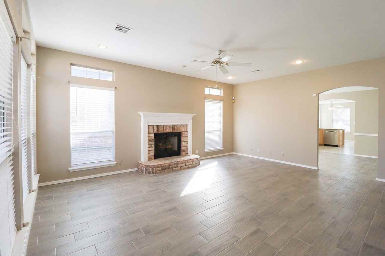 9040 E 76th St - Photo 4 of 35