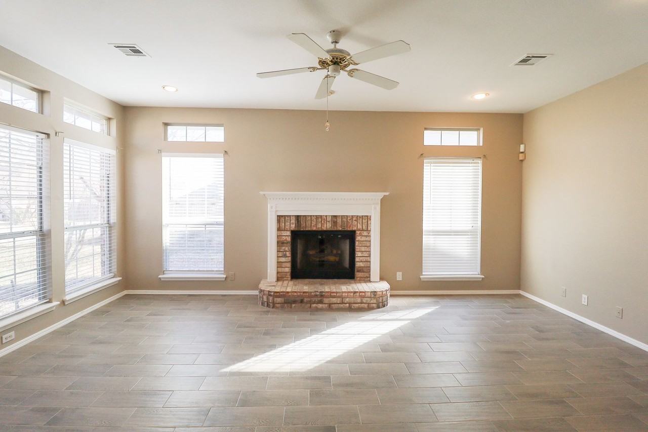 9040 E 76th St - Photo 5 of 35