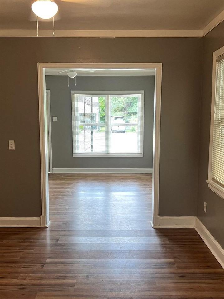 303 Fields Ave - Photo 6 of 20