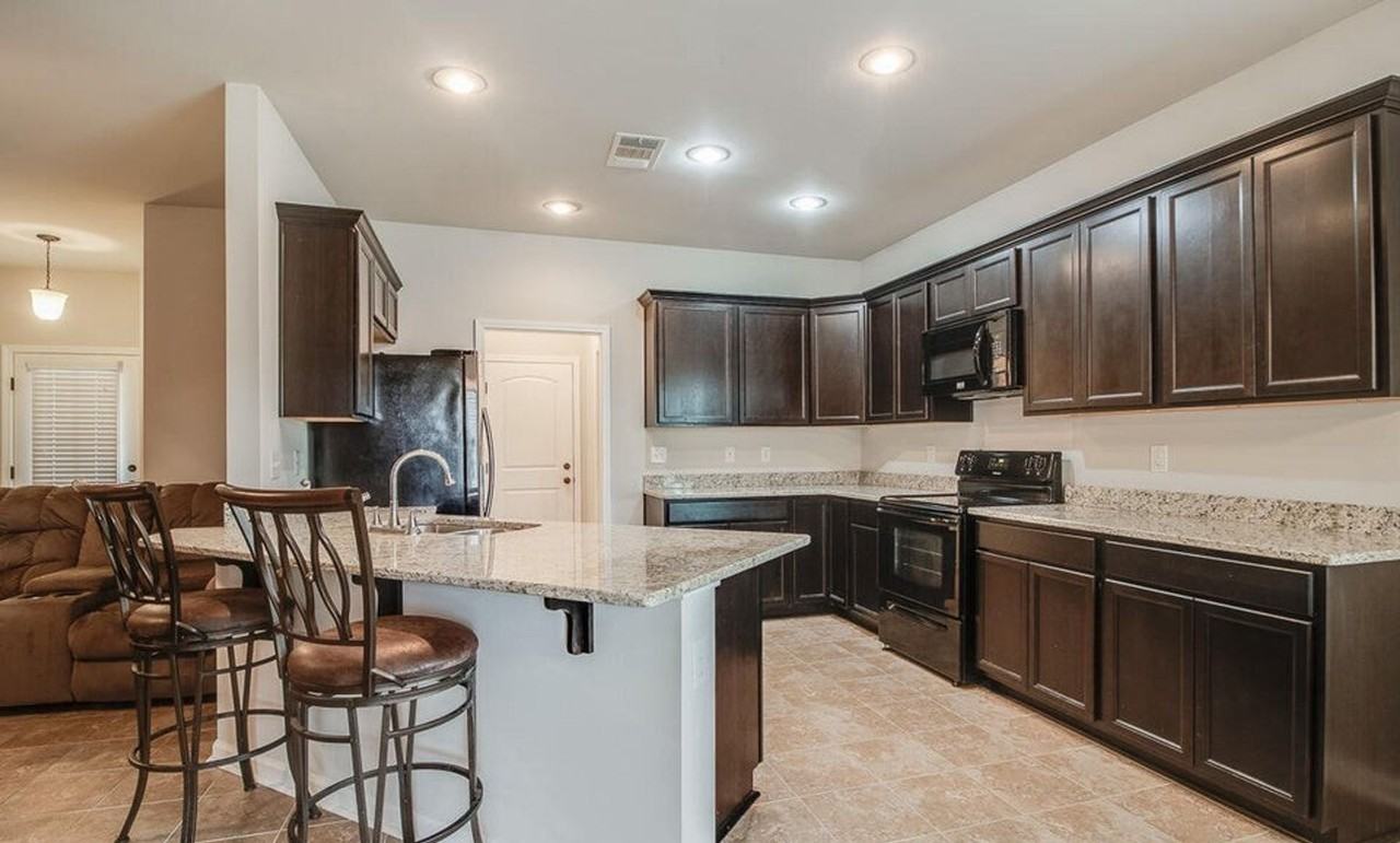 202 Gray Birch Loop - Photo 2 of 7