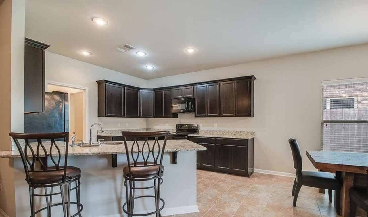 202 Gray Birch Loop - Photo 4 of 7