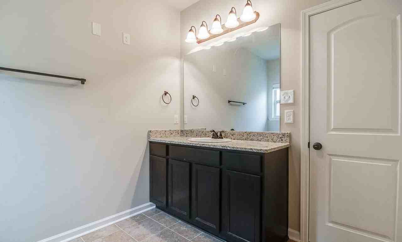 202 Gray Birch Loop - Photo 5 of 7