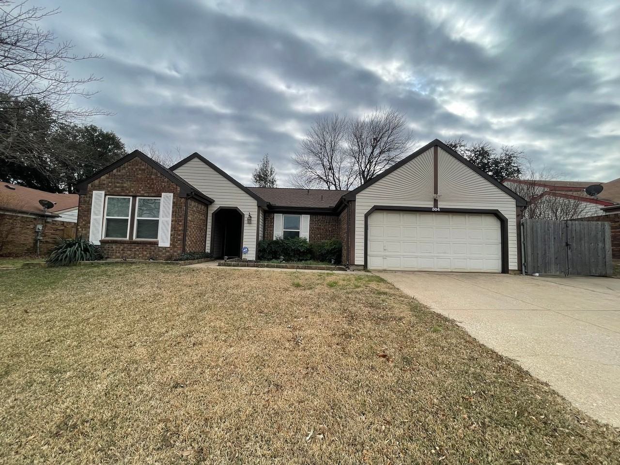 504 Sage Ln - Photo 2 of 21