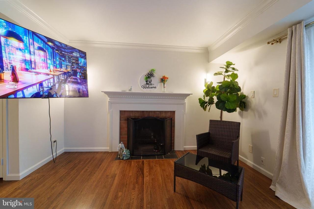 7625 Tiverton Drive - Photo 4 of 19