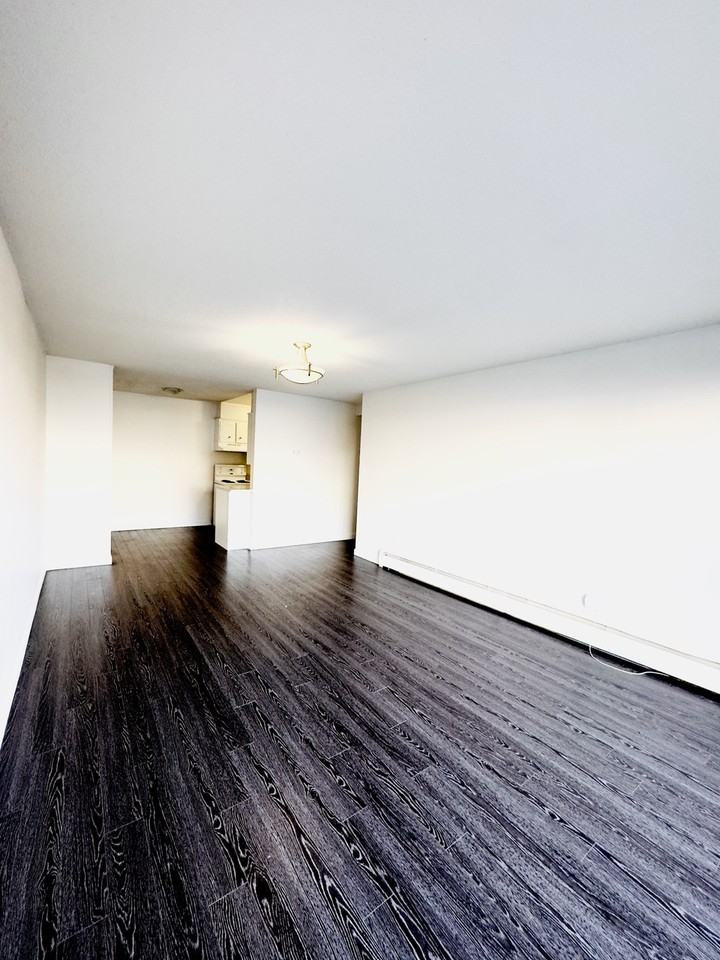 15158 Royal Ave - Photo 3 of 11