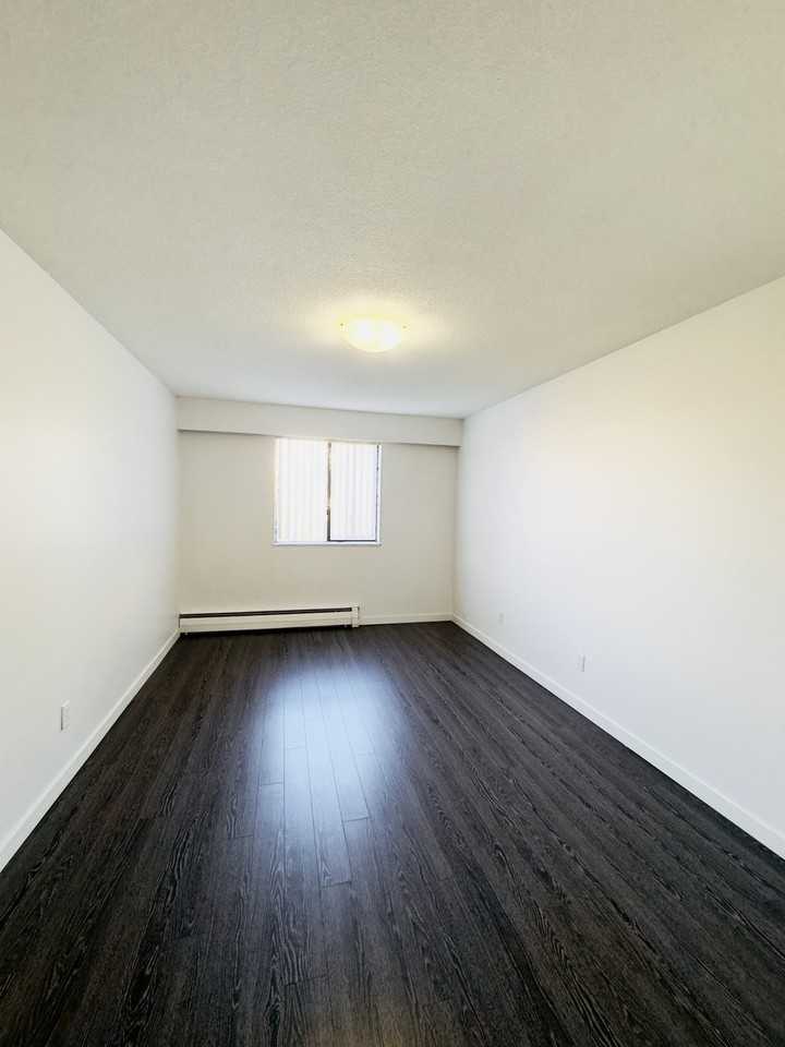 15158 Royal Ave - Photo 6 of 11