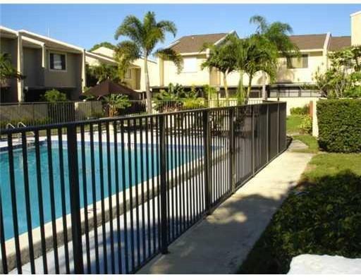 139 Sparrow Dr - Photo 2 of 11