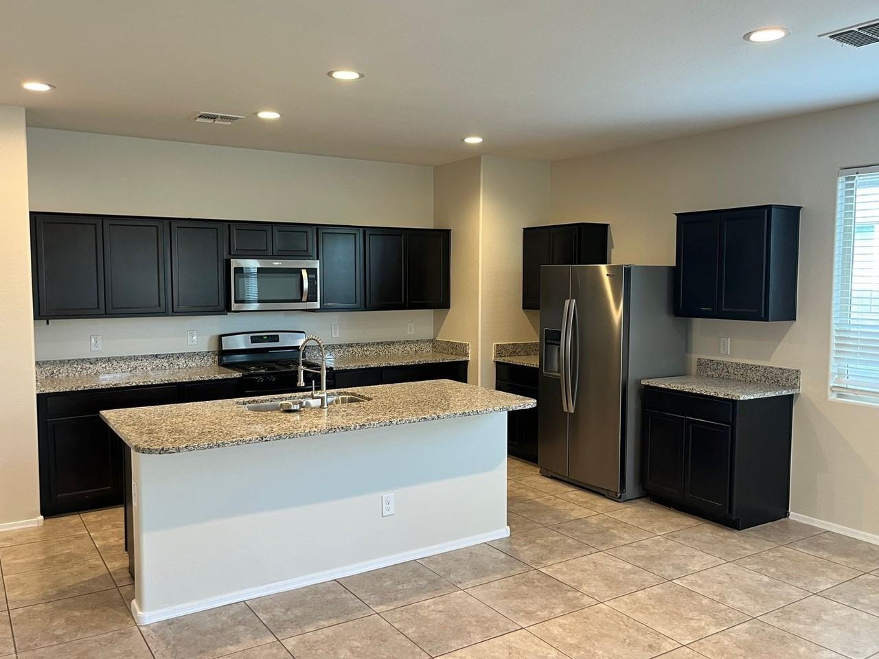 30990 W Mulberry Dr - Photo 4 of 19