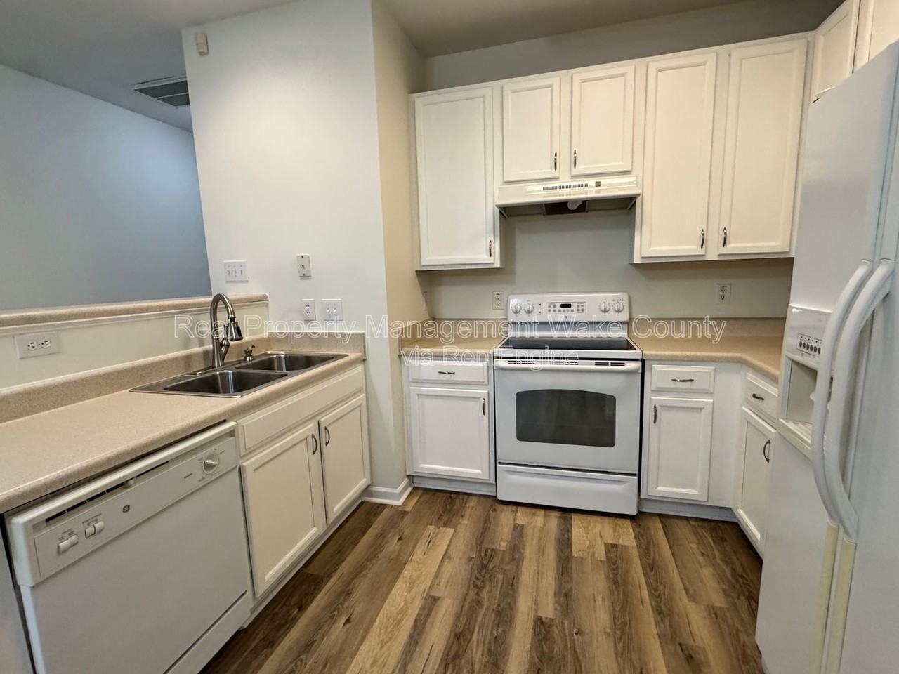 8215 Martello Ln - Photo 5 of 24