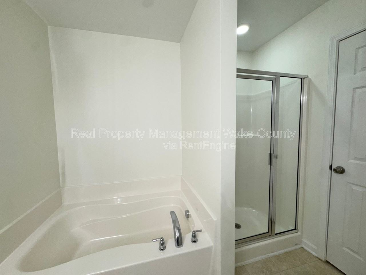 8215 Martello Ln - Photo 6 of 24