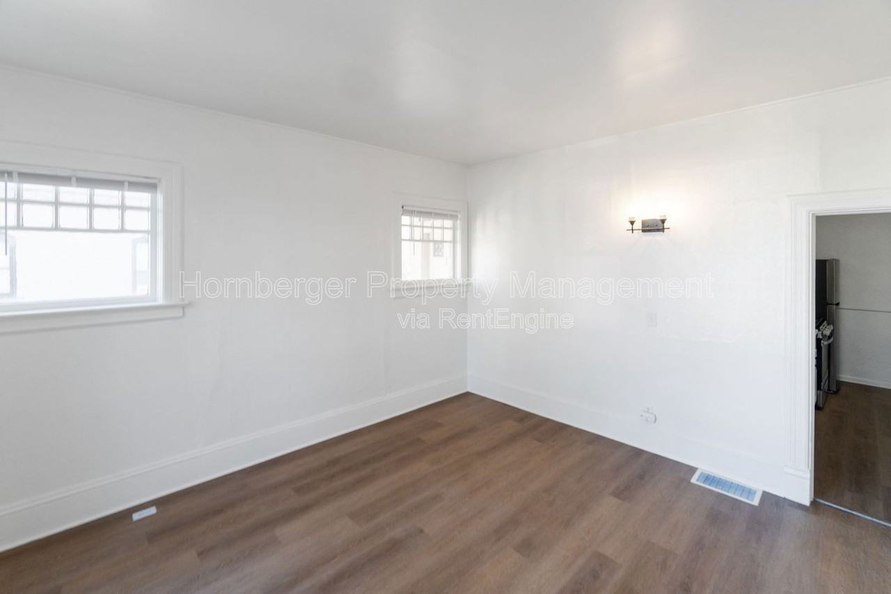 1911 W 2nd Ave #2 - Photo 3 of 18