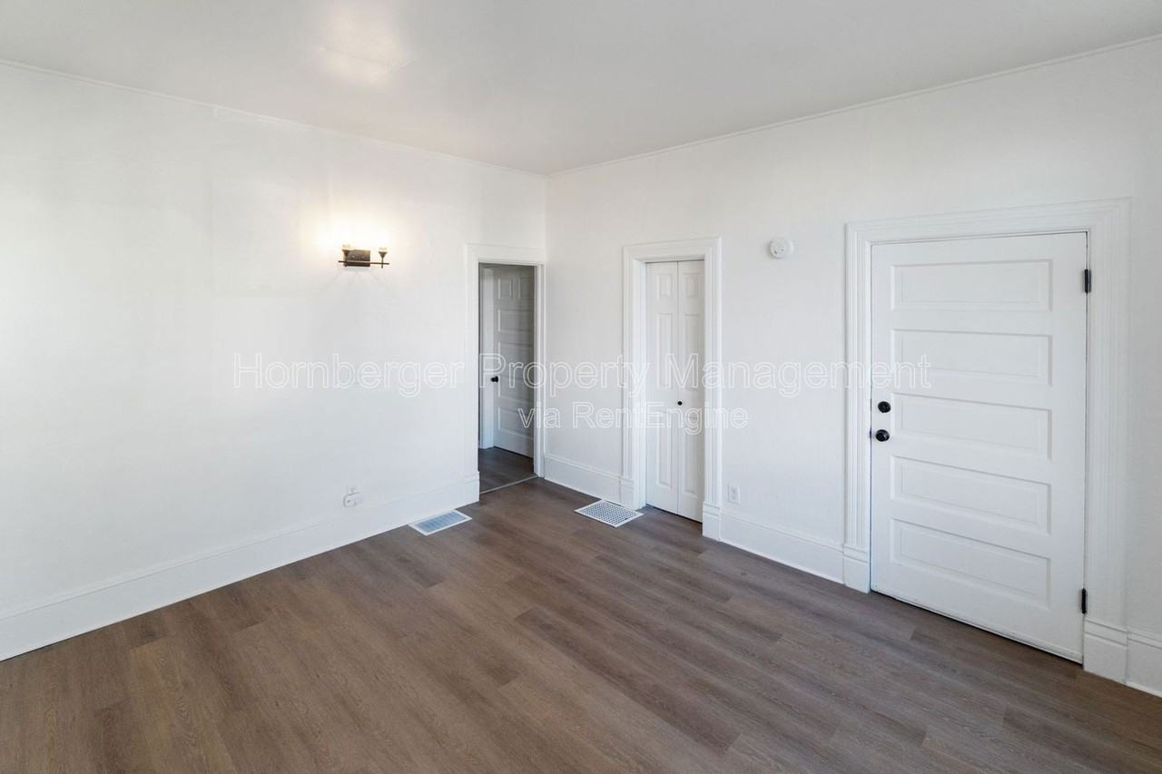 1911 W 2nd Ave #2 - Photo 4 of 18