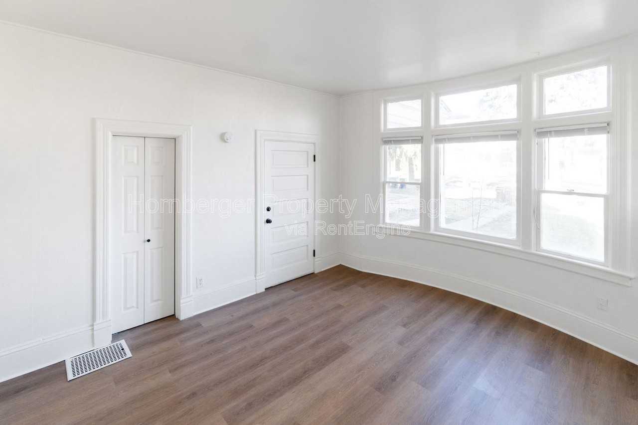 1911 W 2nd Ave #2 - Photo 5 of 18