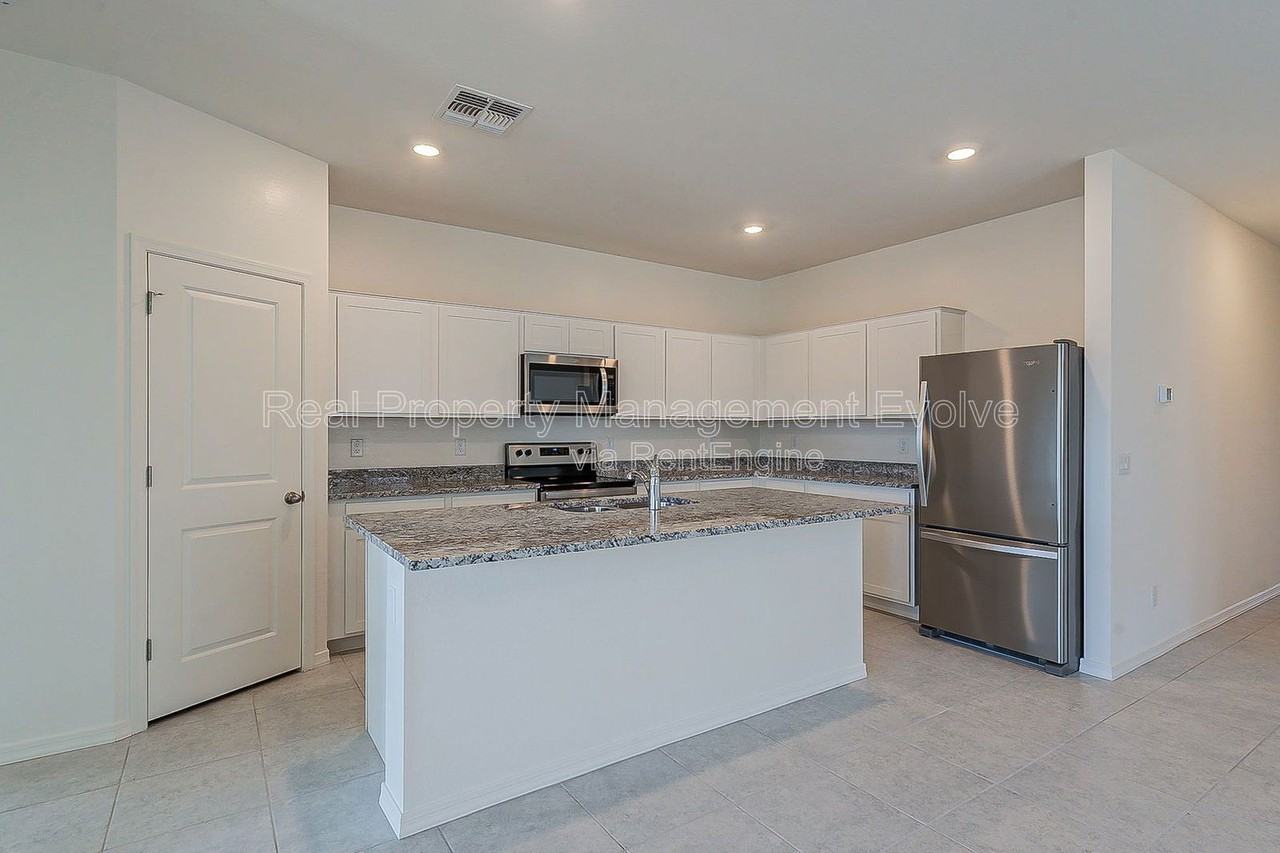 6450 W Magdalena Ln - Photo 2 of 33