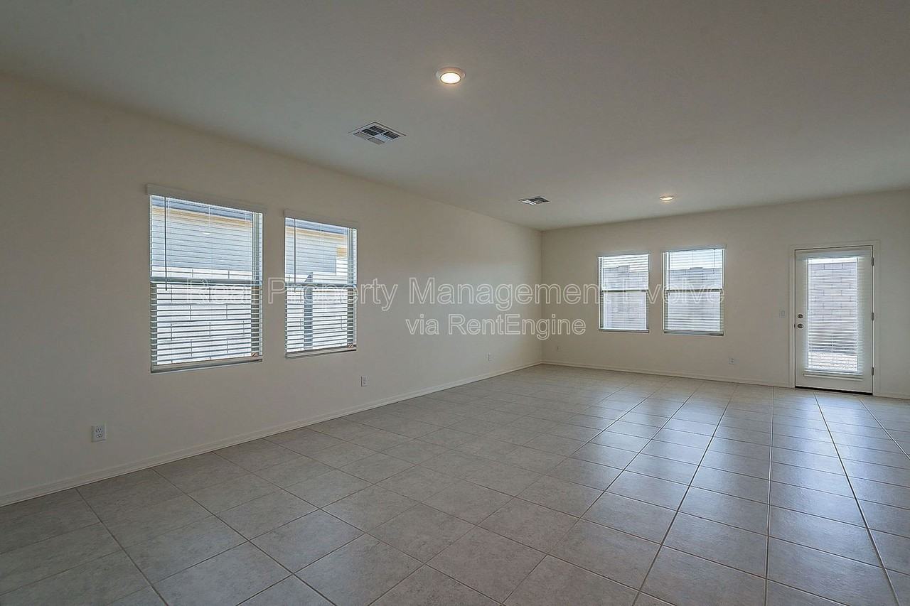6450 W Magdalena Ln - Photo 7 of 33