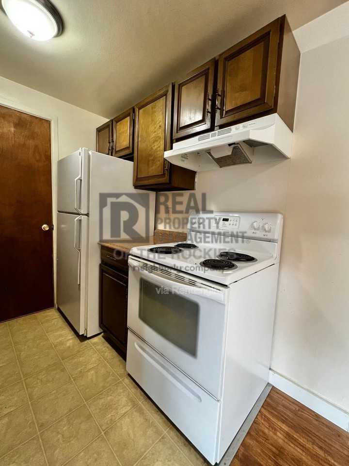 1005 Robertson St #C2 - Photo 2 of 13