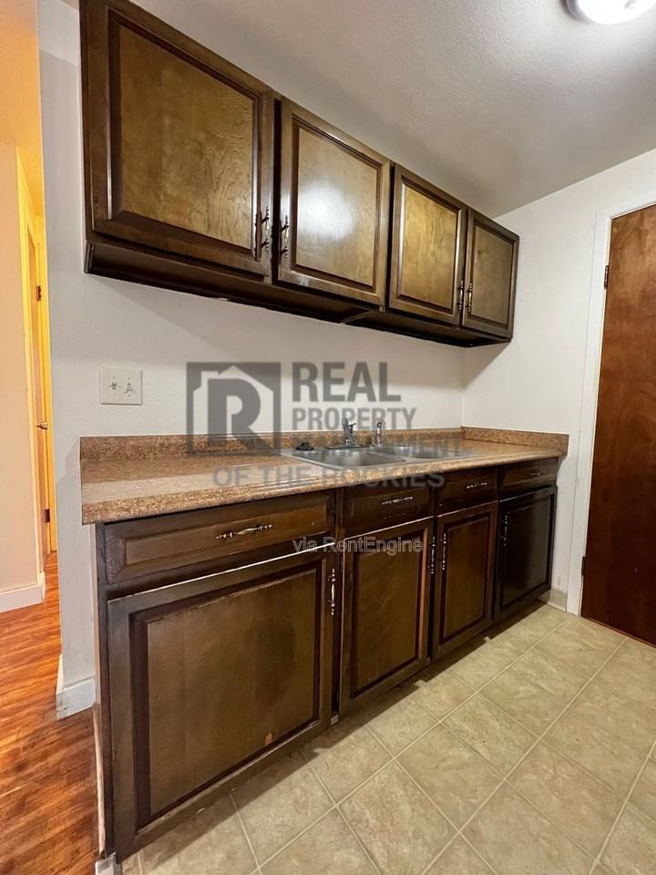 1005 Robertson St #C2 - Photo 3 of 13