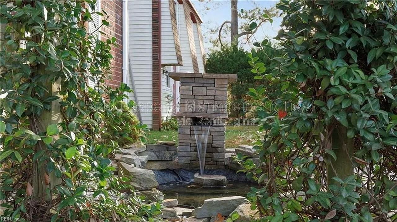 1072 Level Green Blvd - Photo 3 of 27