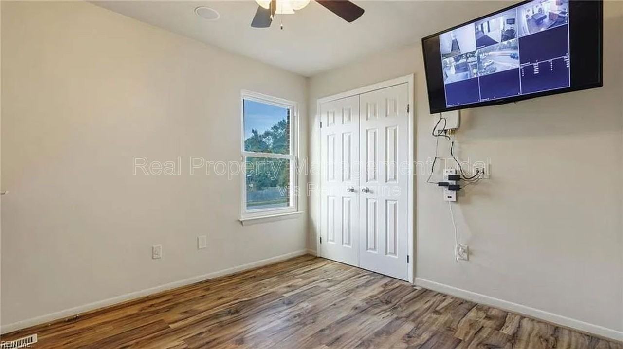 1072 Level Green Blvd - Photo 5 of 27