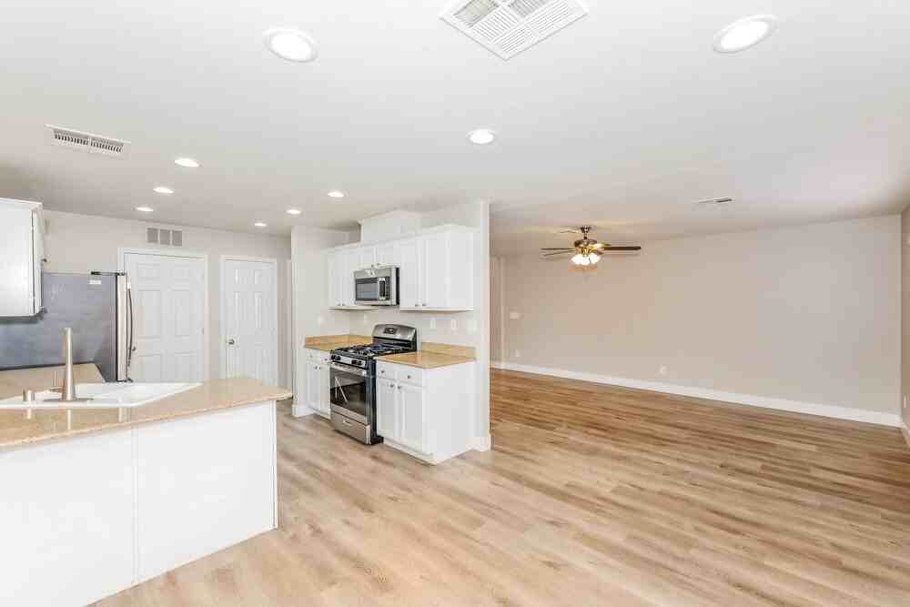 8064 Torremolinos Ave - Photo 6 of 17