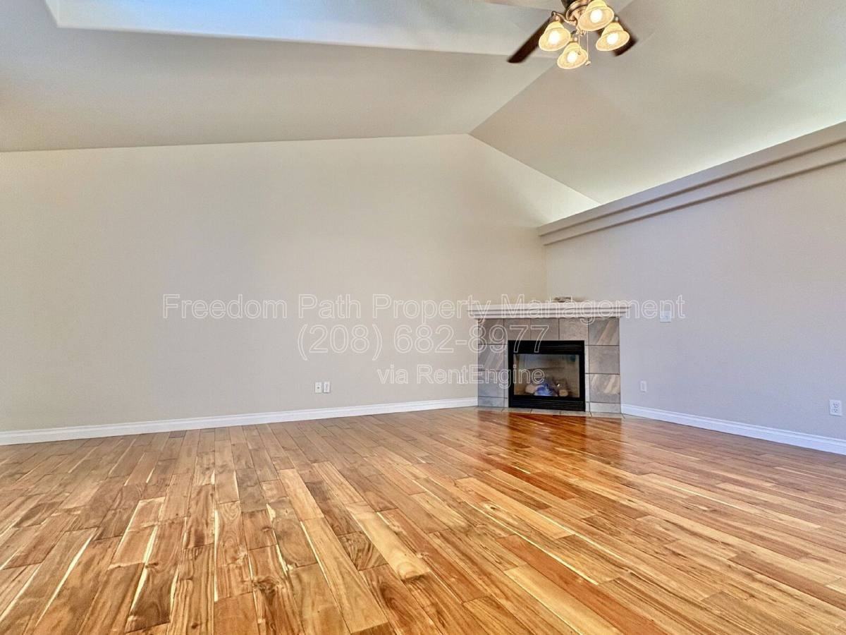 594 W Ashworth Ln - Photo 3 of 10