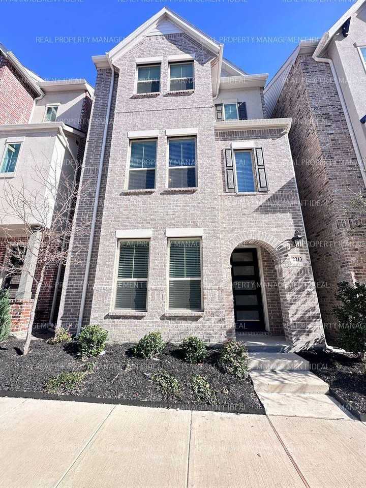 2213 Palomino St - Photo 2 of 10