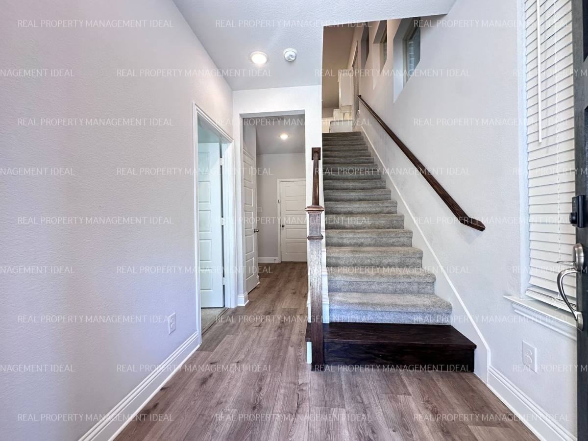 2213 Palomino St - Photo 3 of 10