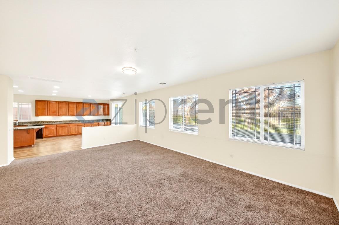 6085 Medinah St - Photo 4 of 32