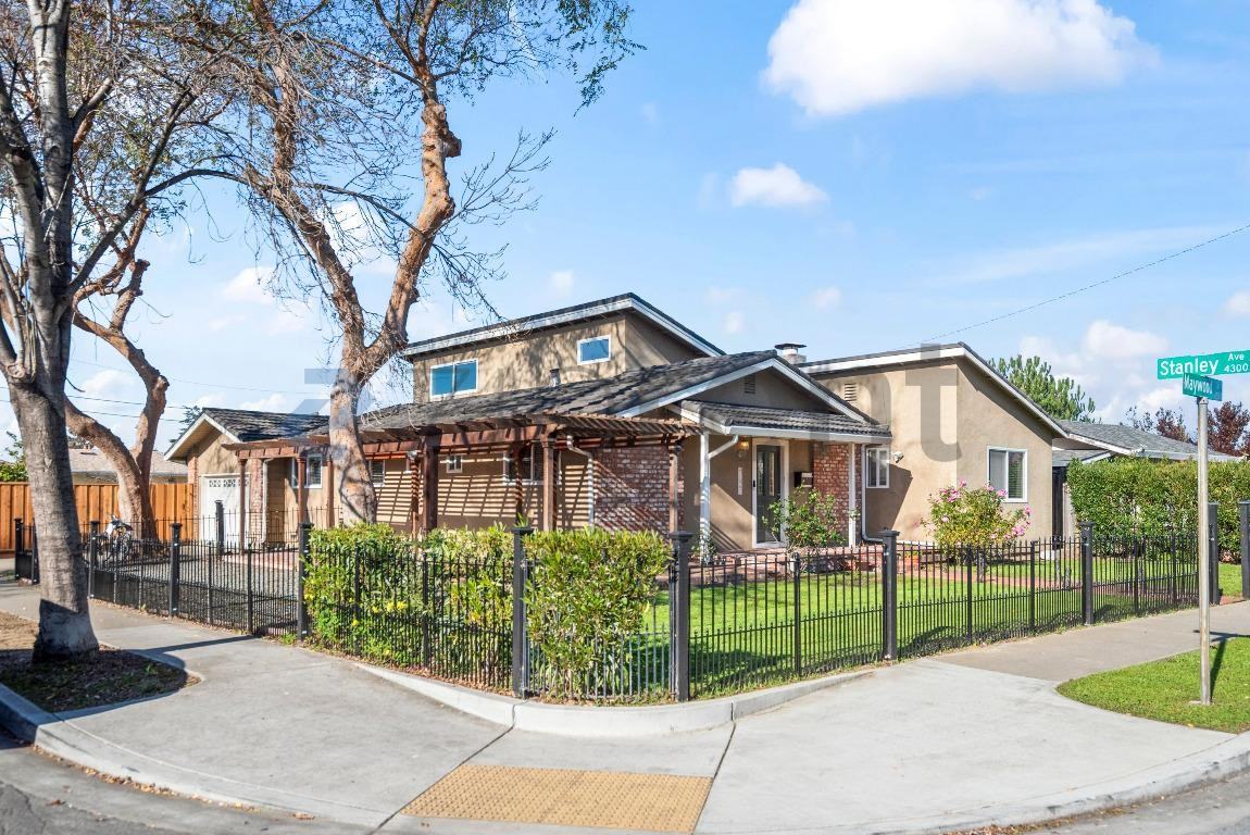 41861 Maywood St - Photo 2 of 32