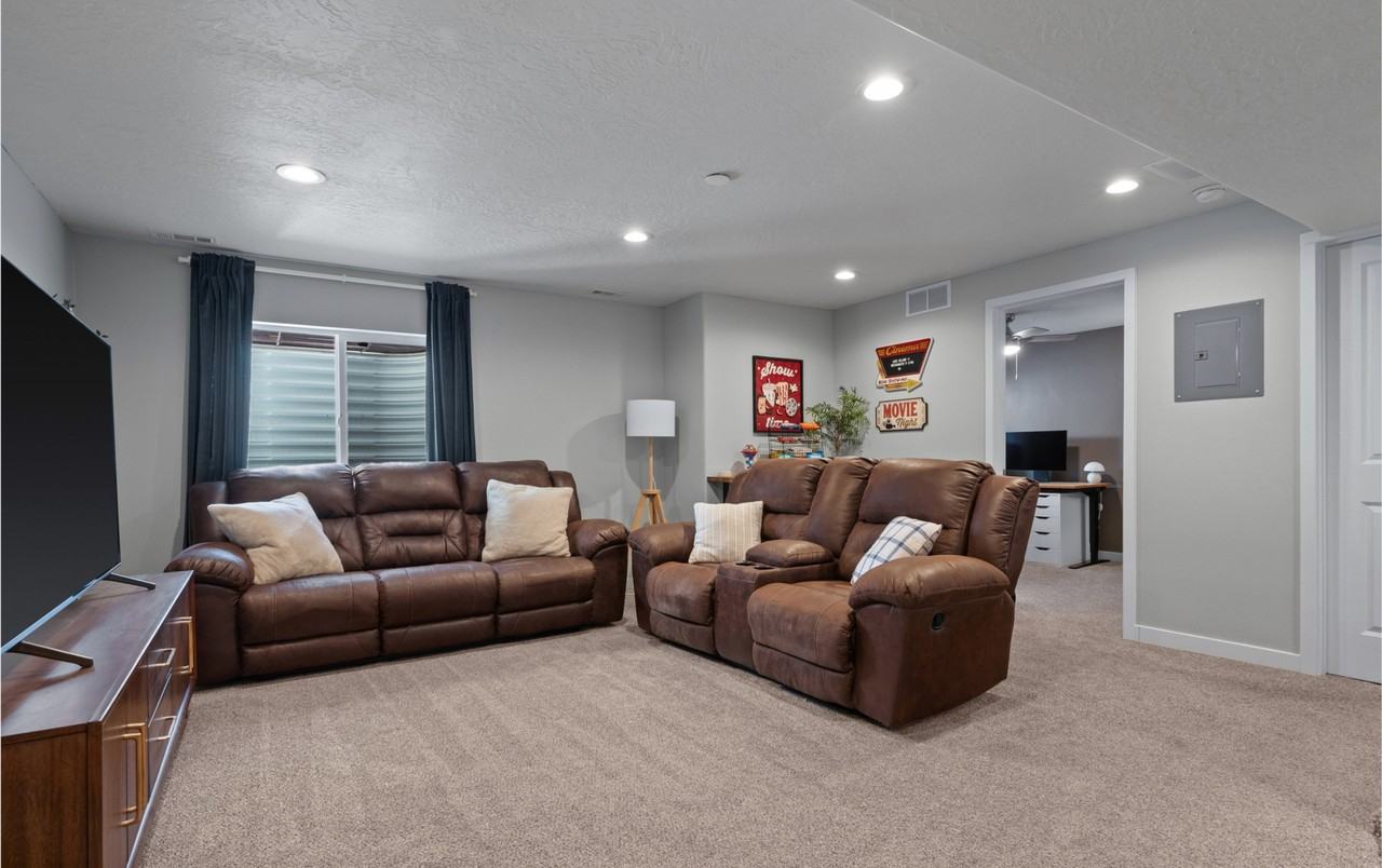 7058 N Mountain Field Dr - Photo 3 of 19