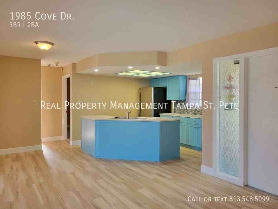 1985 Cove Dr - Photo 4 of 36