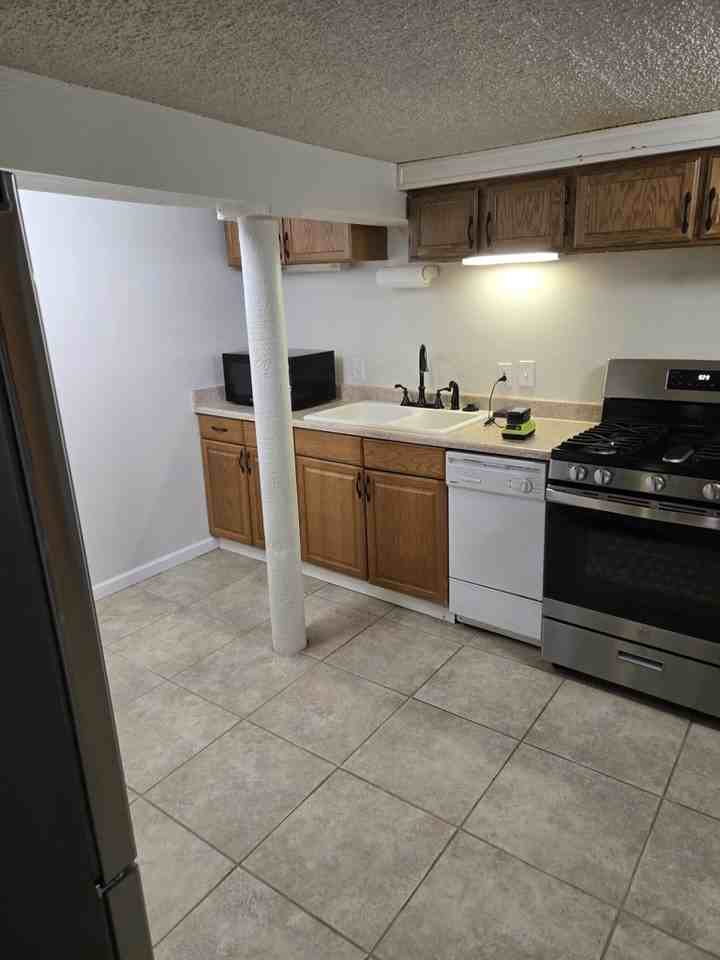 1205 W Sylvan Dr #2A - Photo 5 of 12