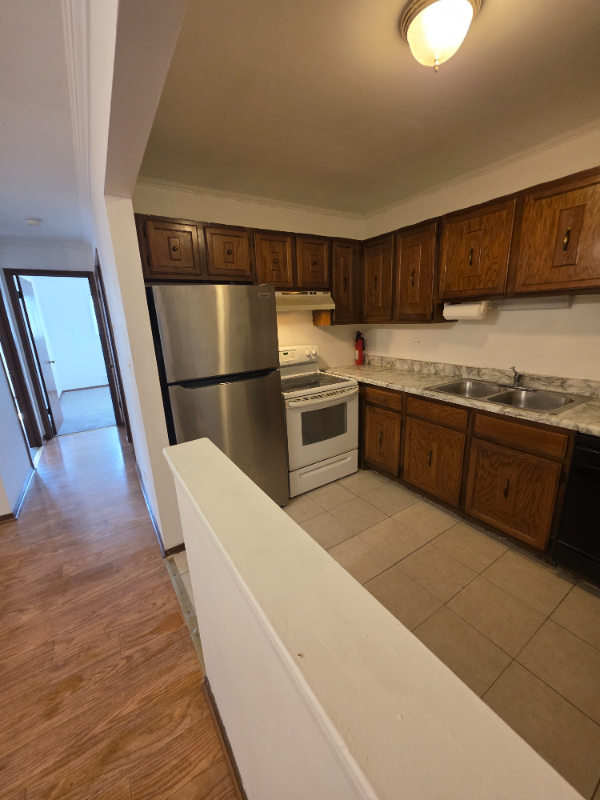 1525 Norway Ln - Photo 7 of 16