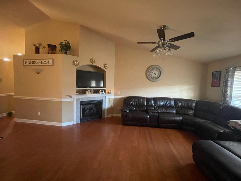 879 Vandenburg Dr - Photo 3 of 10