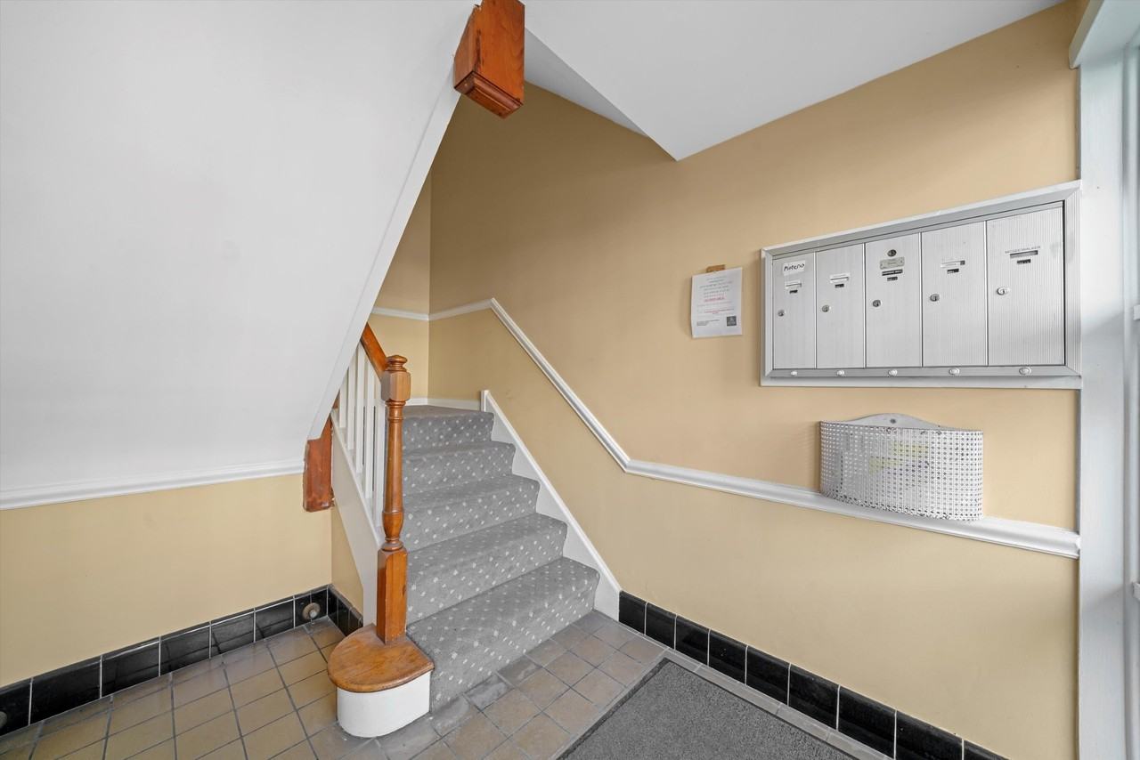 907 Austin St #2 - Photo 6 of 8